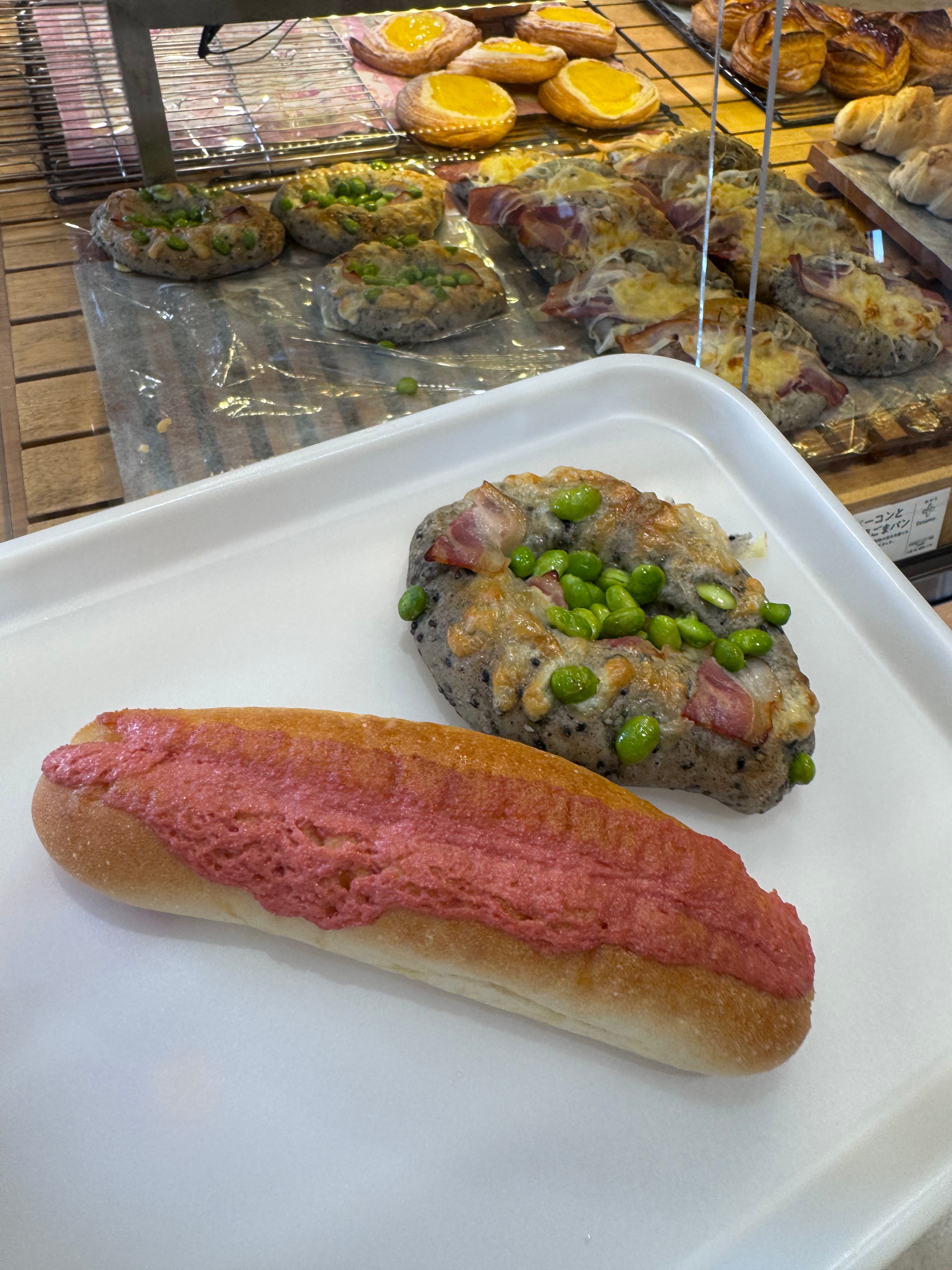 高知駅のパン屋ならリトルマーメイド！イートインで黒胡麻枝豆パンとめんたいフランスを満喫