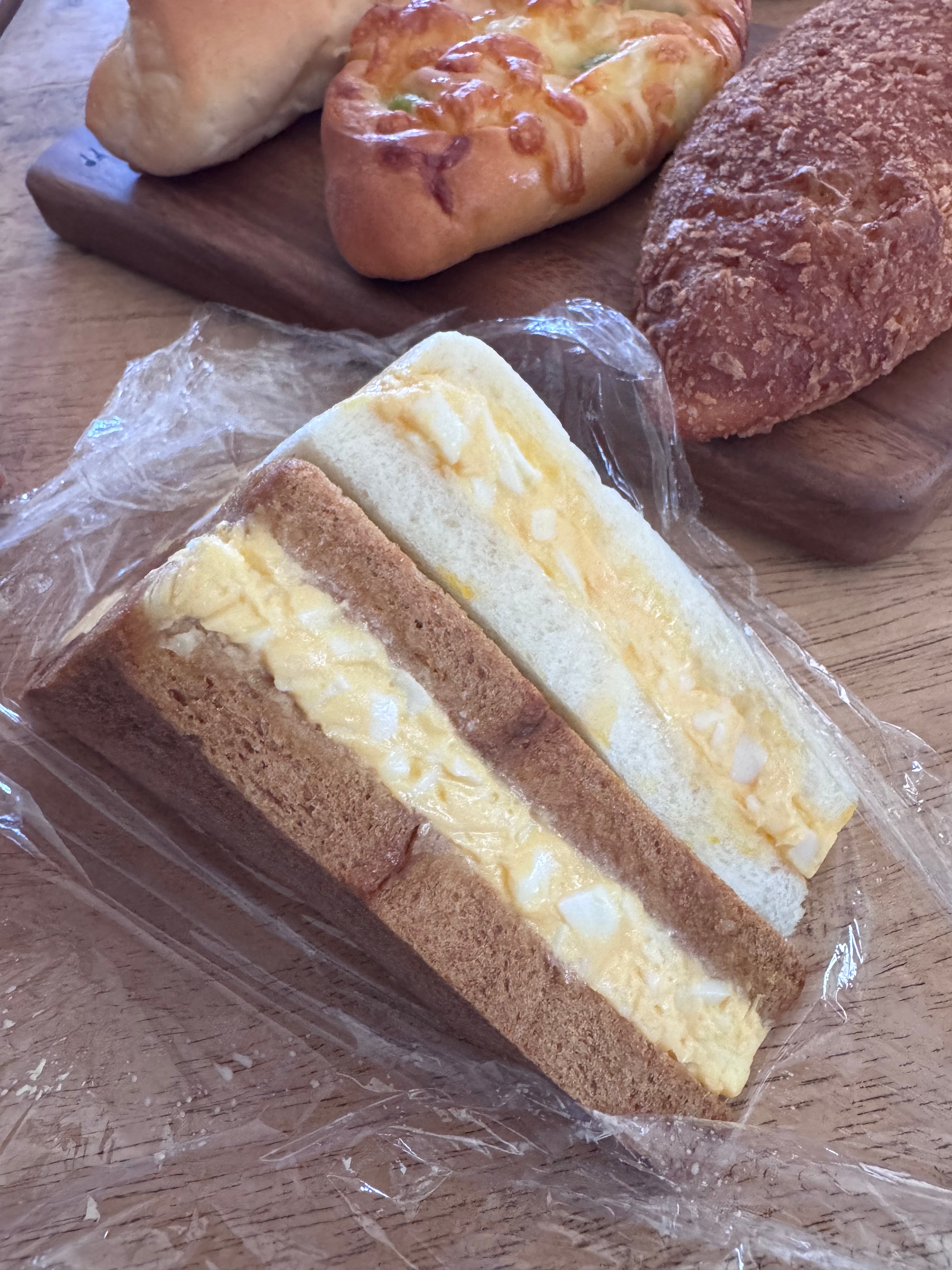 高知市の田園に佇むパン屋「暁パン」|200円の卵サンドが人気の秘密