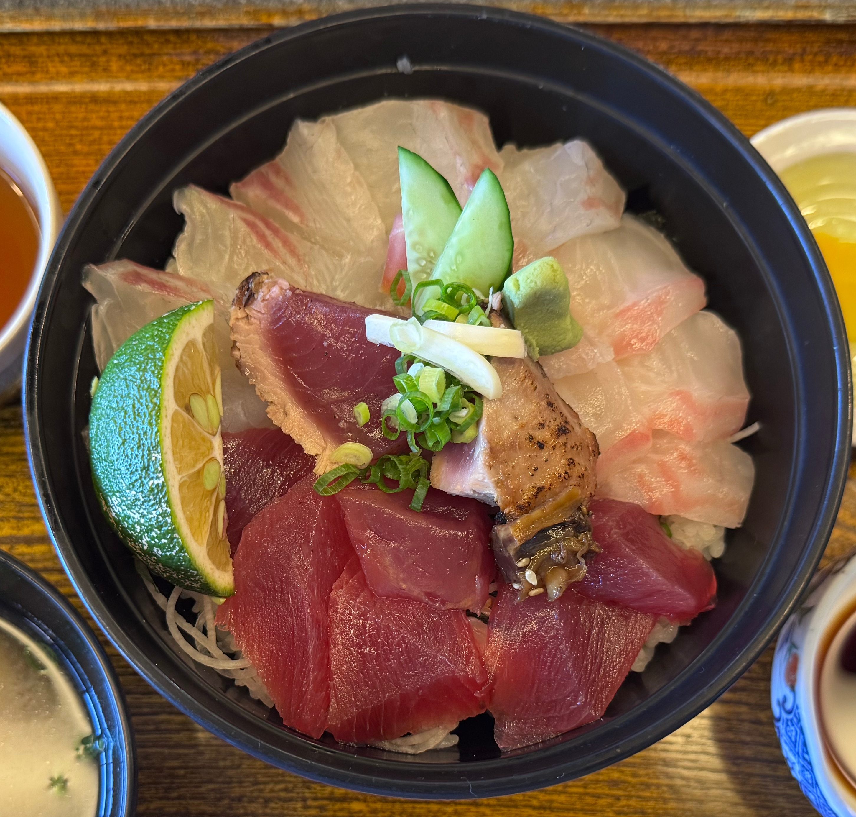 【高知・土佐市】海風と羅針盤の店「海賊料理 新漁丸」でいただく海鮮丼『海の幸丼』