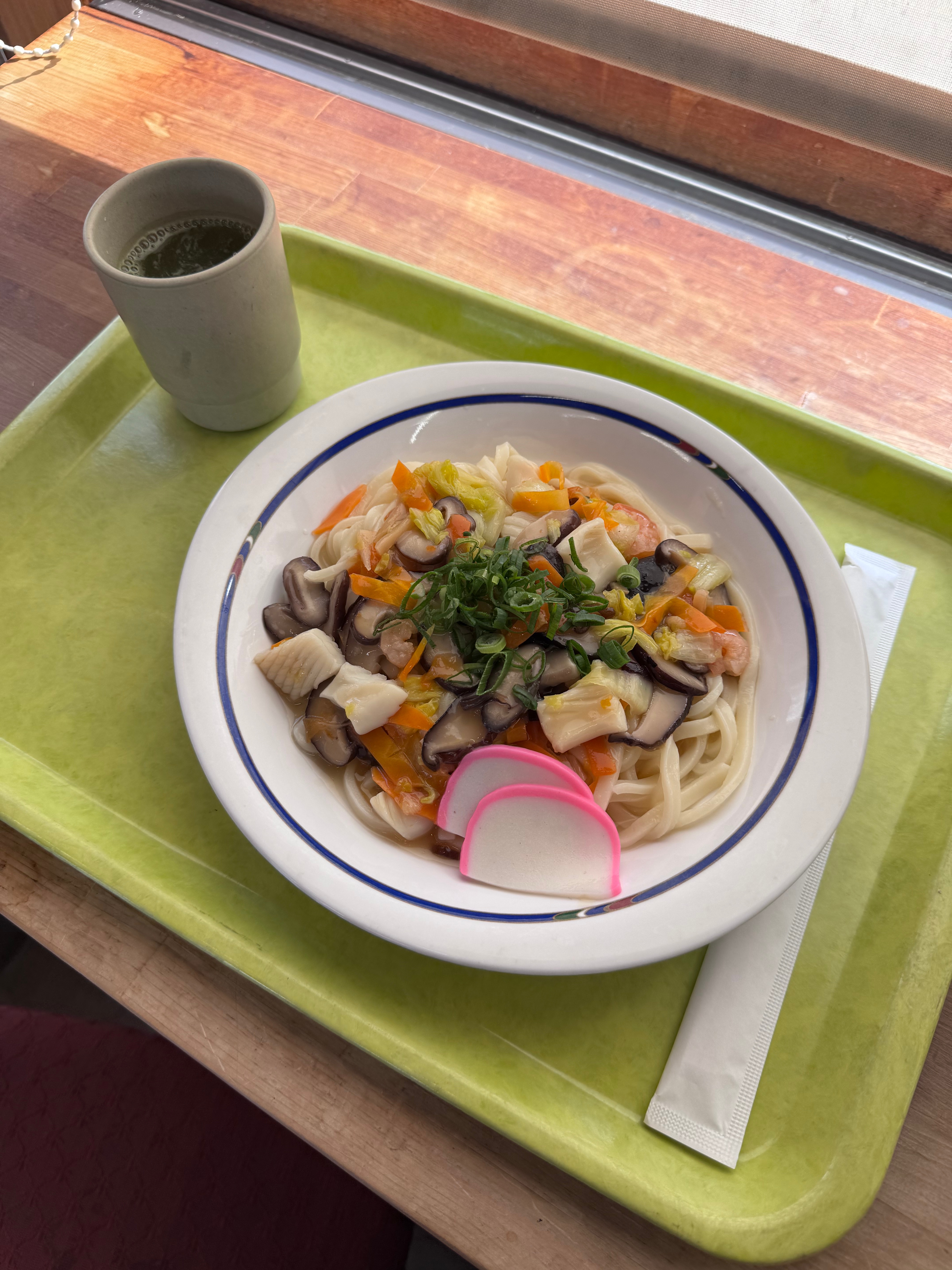 【ランパスで500円】道の駅美良布「キッチン韮生の里」で椎茸たっぷりあんかけうどん！アンパンマンミュージアムを眺めながらランチ